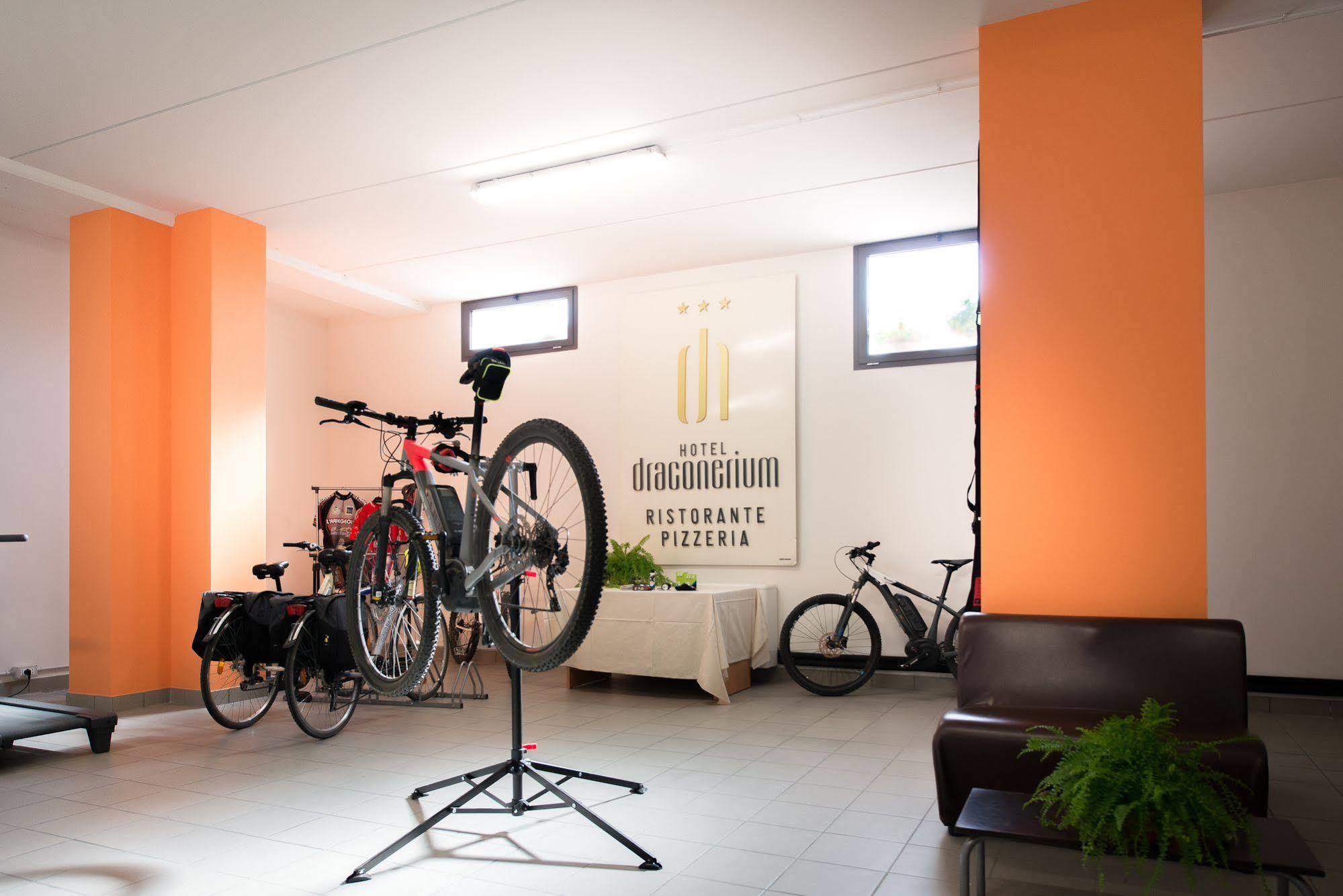 Draconerium Hotel درونيرو المظهر الخارجي الصورة